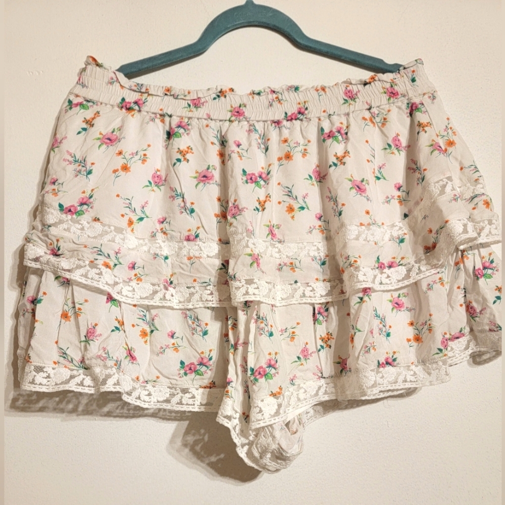 Altar'd State Ruffle Shorts X-Large